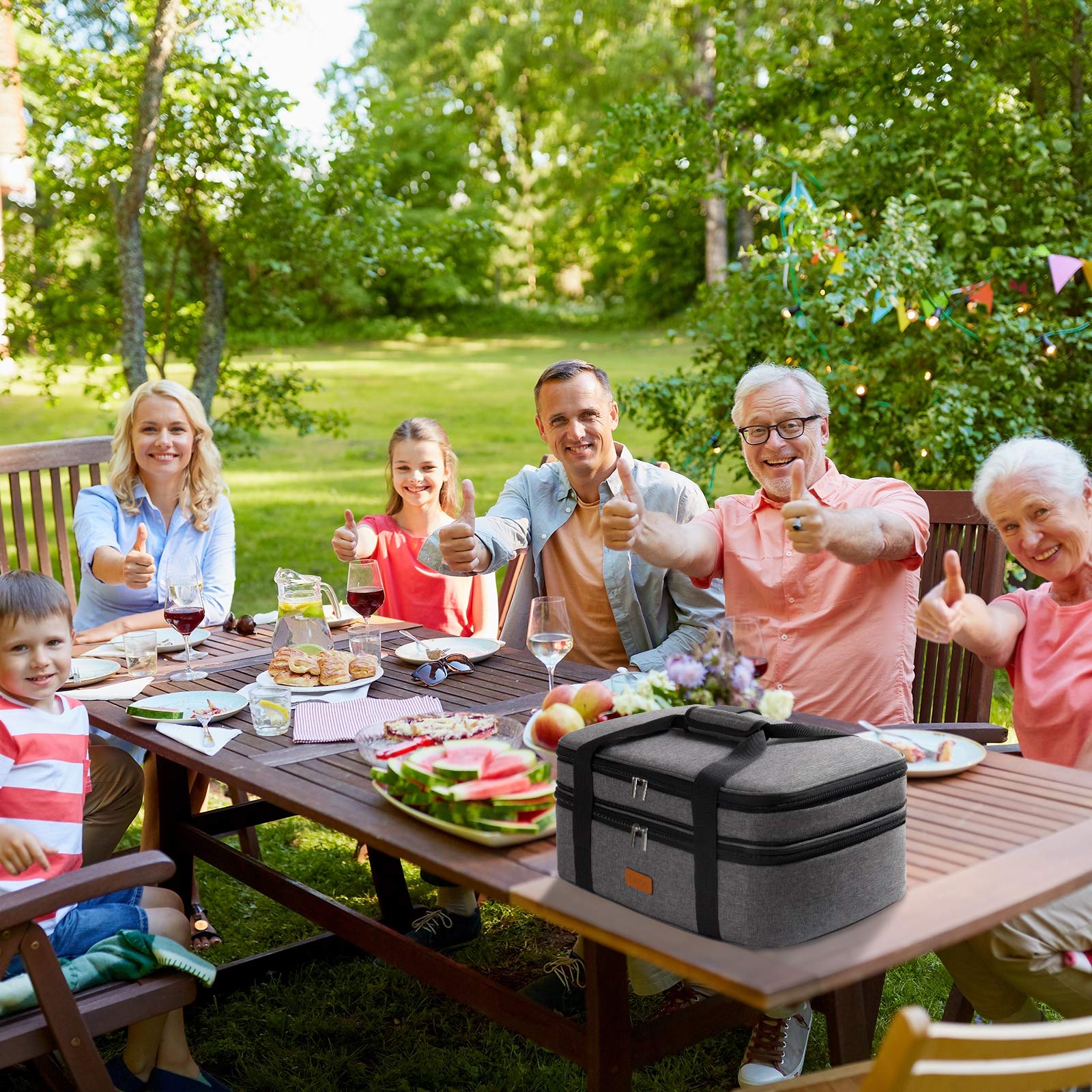 LHZK double-decker design keeps hot and cold foods separate during transport.