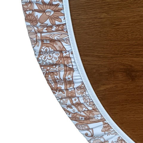 LIBERECOO stain resistant design ideal for family meals and crafts