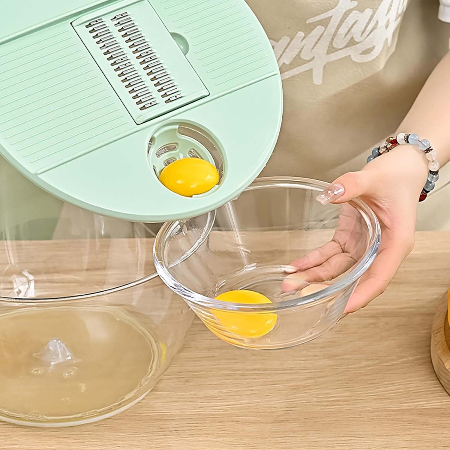 Lienffy salad spinner egg yolk separator showing quick separation