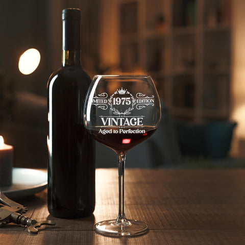 LIERIE8888 vintage engraved wine glass as a milestone centerpiece