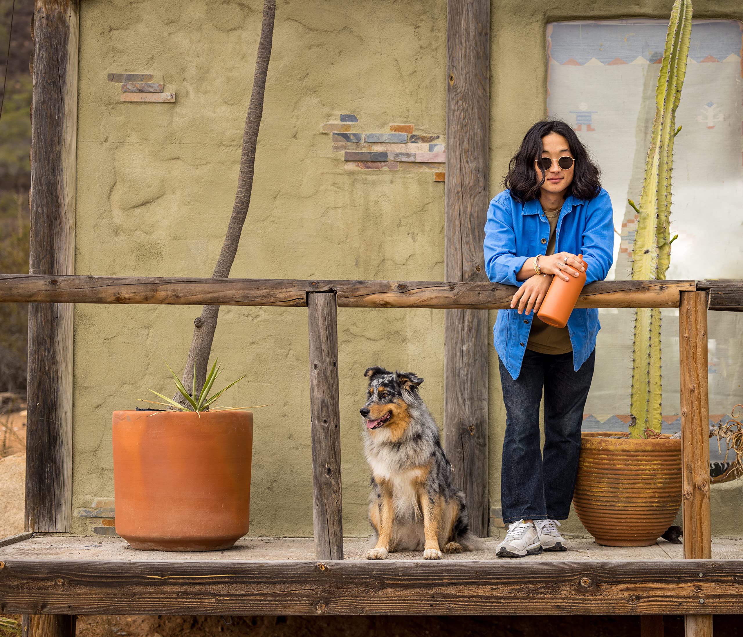 LifeStraw Go Series water-pouring action demonstrates smooth flow and clarity.