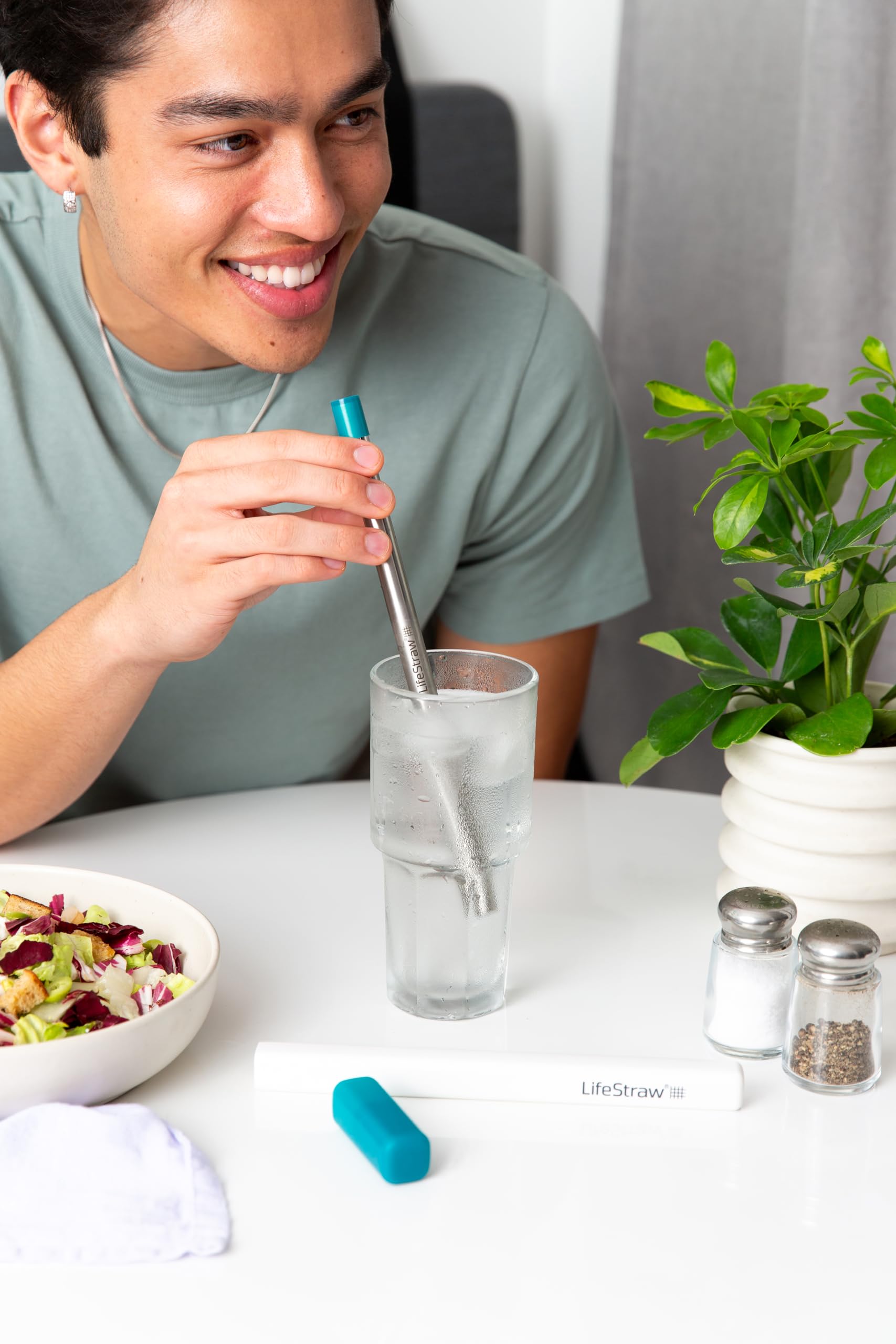 Ten-inch, lightweight straw fits everyday and travel use