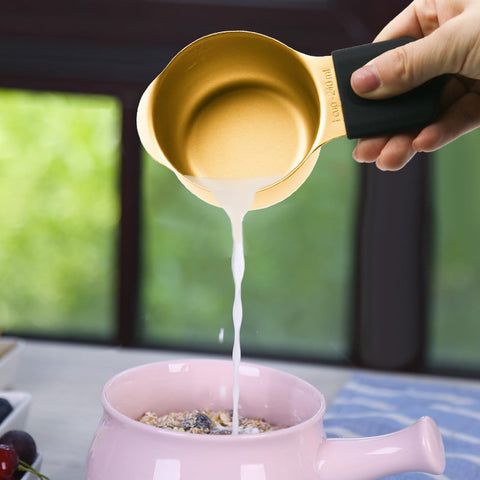 LIFETOWE stackable magnetic measuring set stays organized and space efficient.