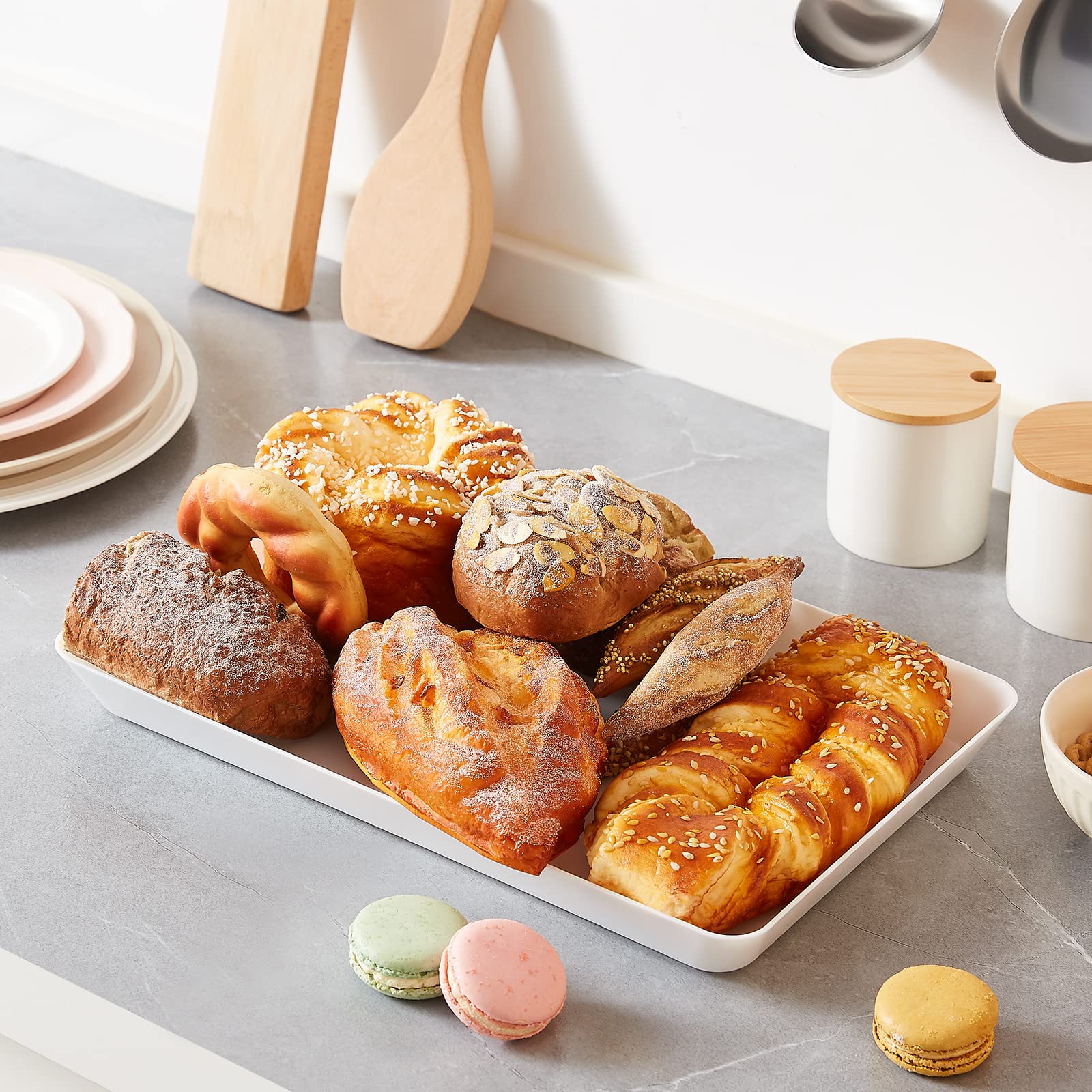Lifewit tray set in outdoor picnic scene showing versatility.