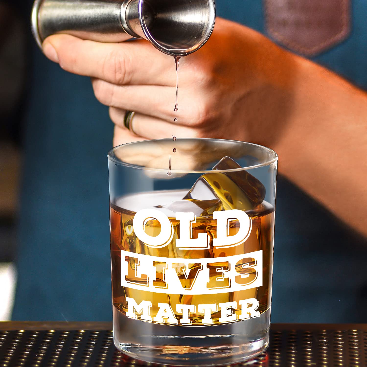 LIGHTEN LIFE lead-free crystal glass, elegant and breakage resistant.