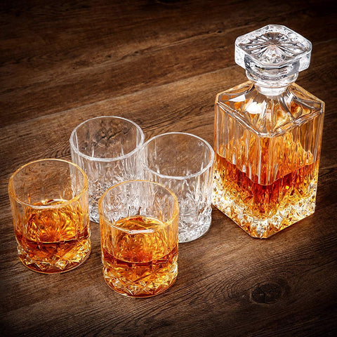 Lighten Life thick-base decanter design for durability and balance.