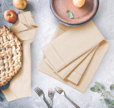 Lightnpro everyday napkins offer soft texture and reliable absorption for daily use.