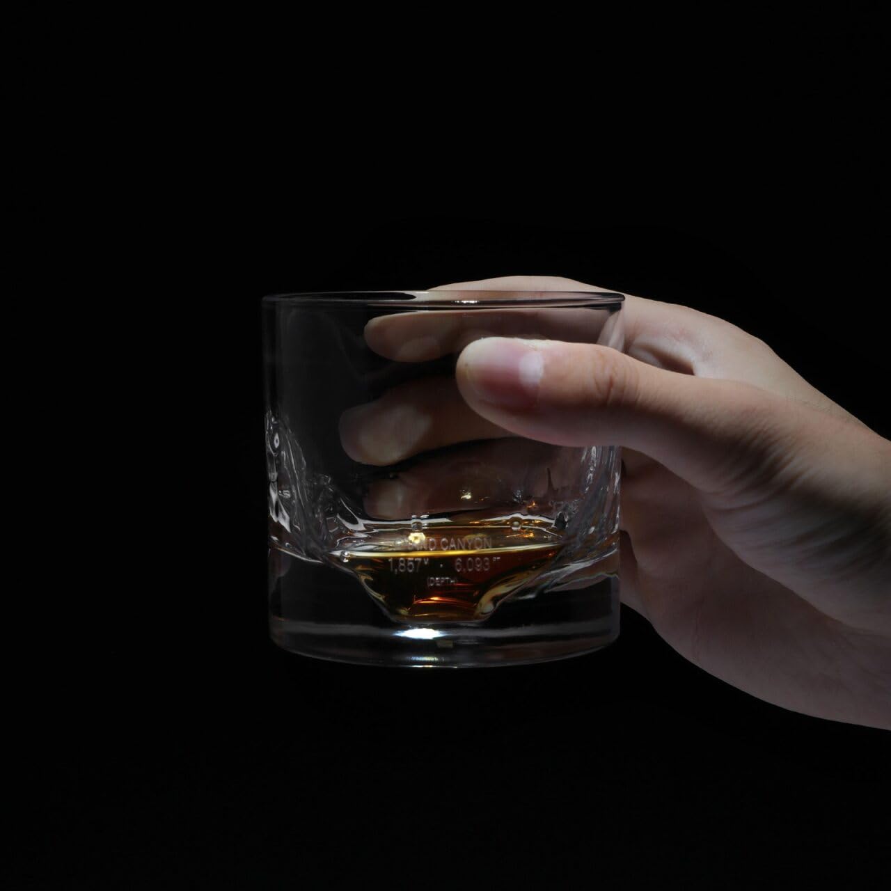 LIITON Grand Canyon crystal glass with a comfortable grip and balanced feel.