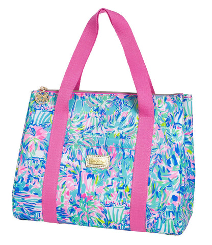 Lilly Pulitzer large-capacity lunch bag fits snacks and a meal.