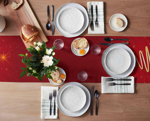 Lilmeme table runner features a non-slip design for smooth surfaces.