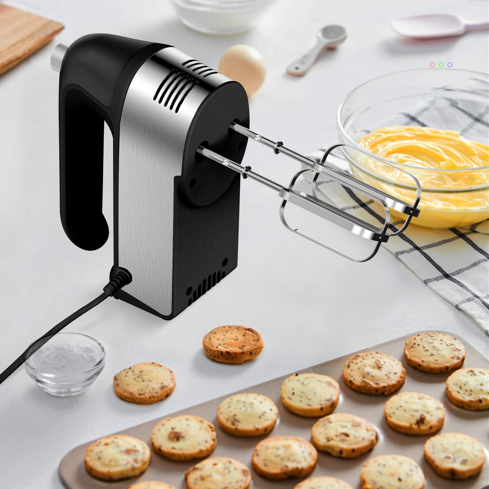 LILPARTNER compact storage base keeps all parts within reach