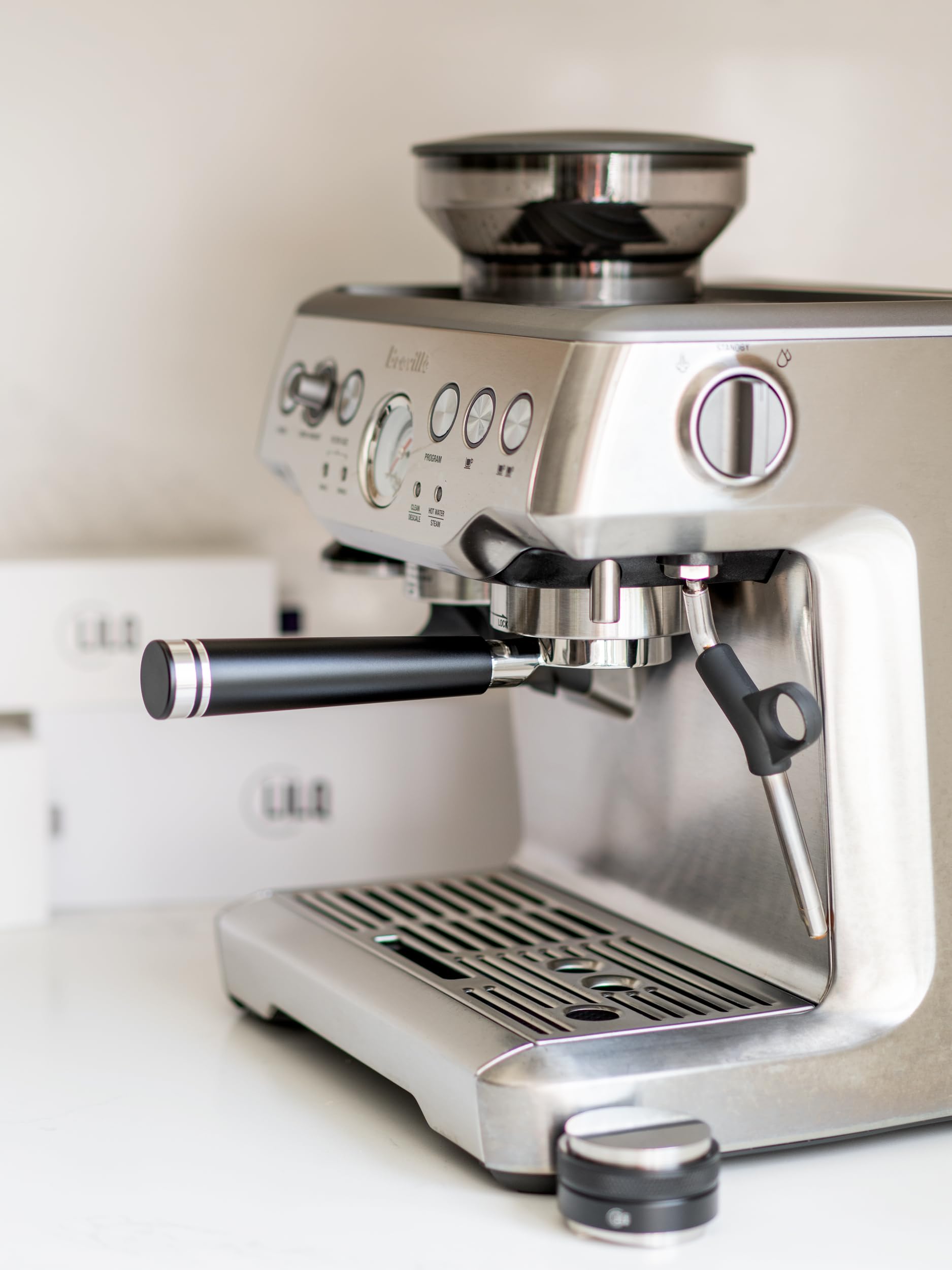 LILQ bottomless portafilter maintains grip and minimizes wobble during brewing