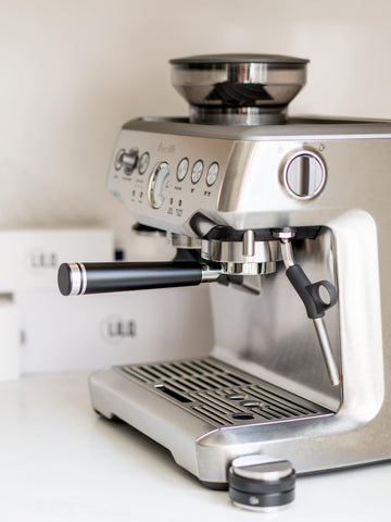 LILQ bottomless portafilter maintains grip and minimizes wobble during brewing