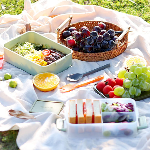 Linoroso bento box includes utensils for convenient meals