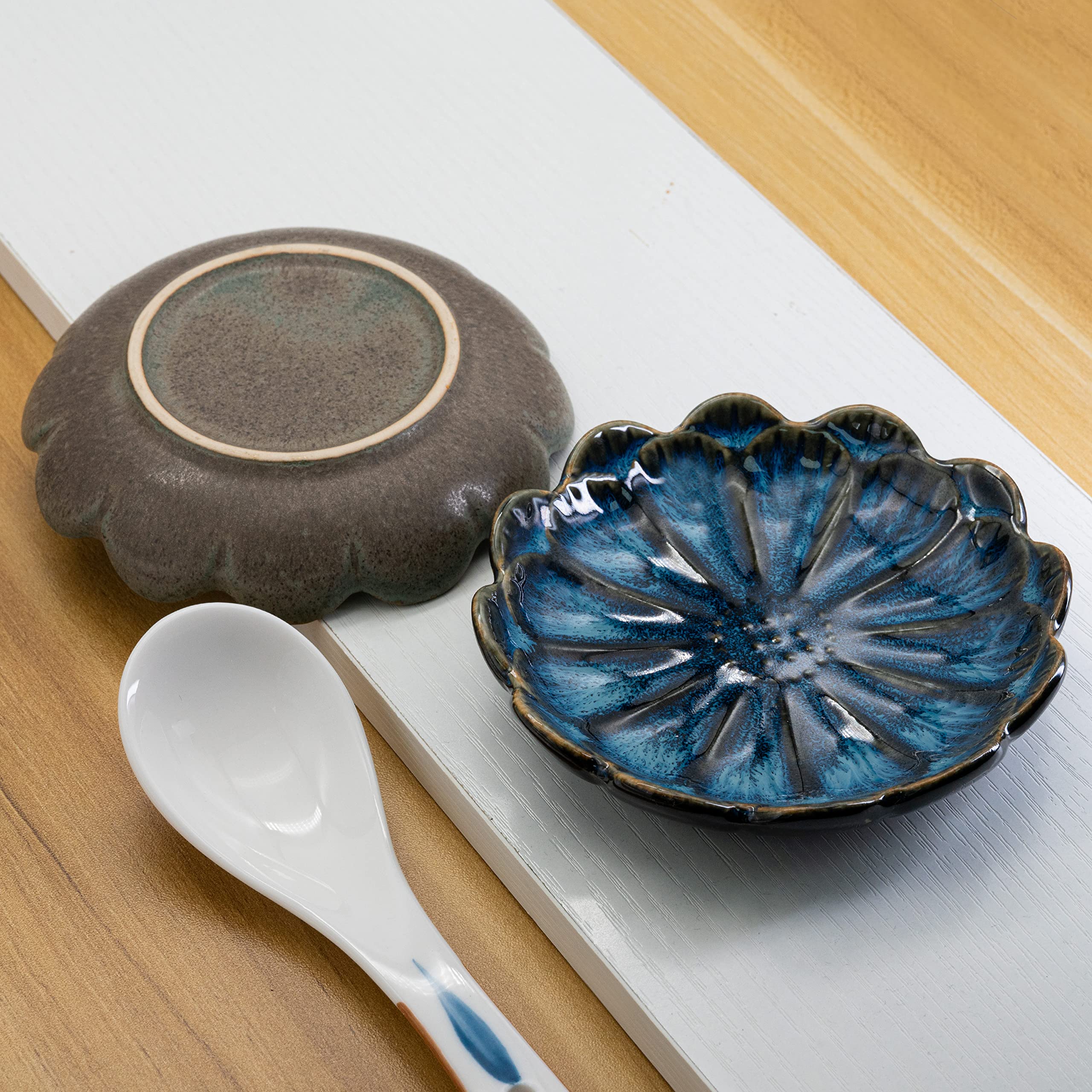LINXUXIE Sunflower glaze ceramic set is dishwasher safe and heat tolerant for busy kitchens.