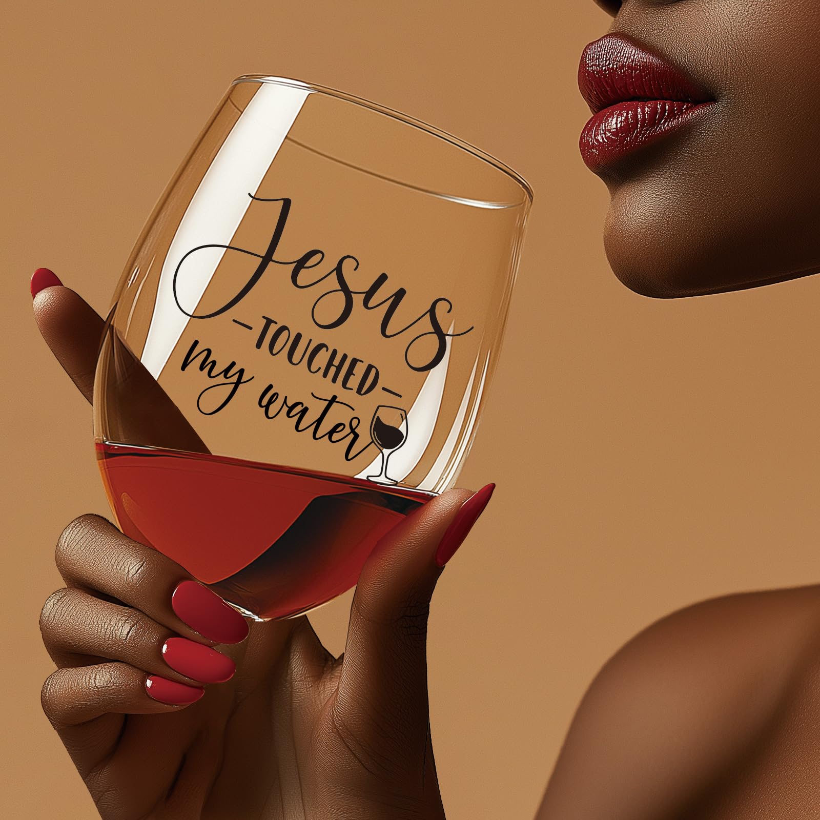 Close-up shows scratch-resistant detail on LittleBIGGER wine glass.