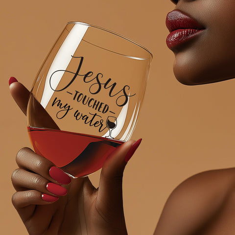 Close-up shows scratch-resistant detail on LittleBIGGER wine glass.