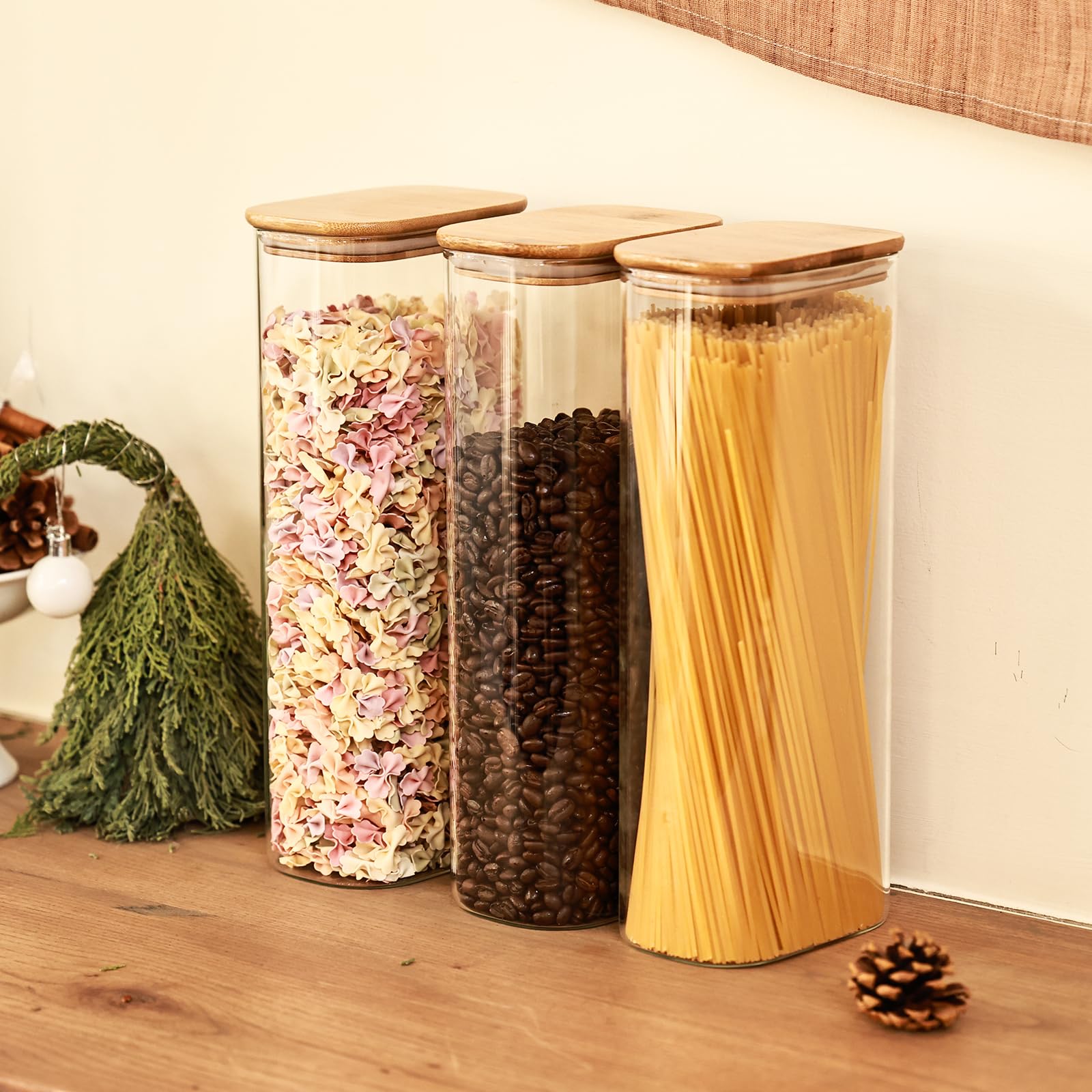 Liuruiyu bamboo-lid seal close-up on a glass jar.