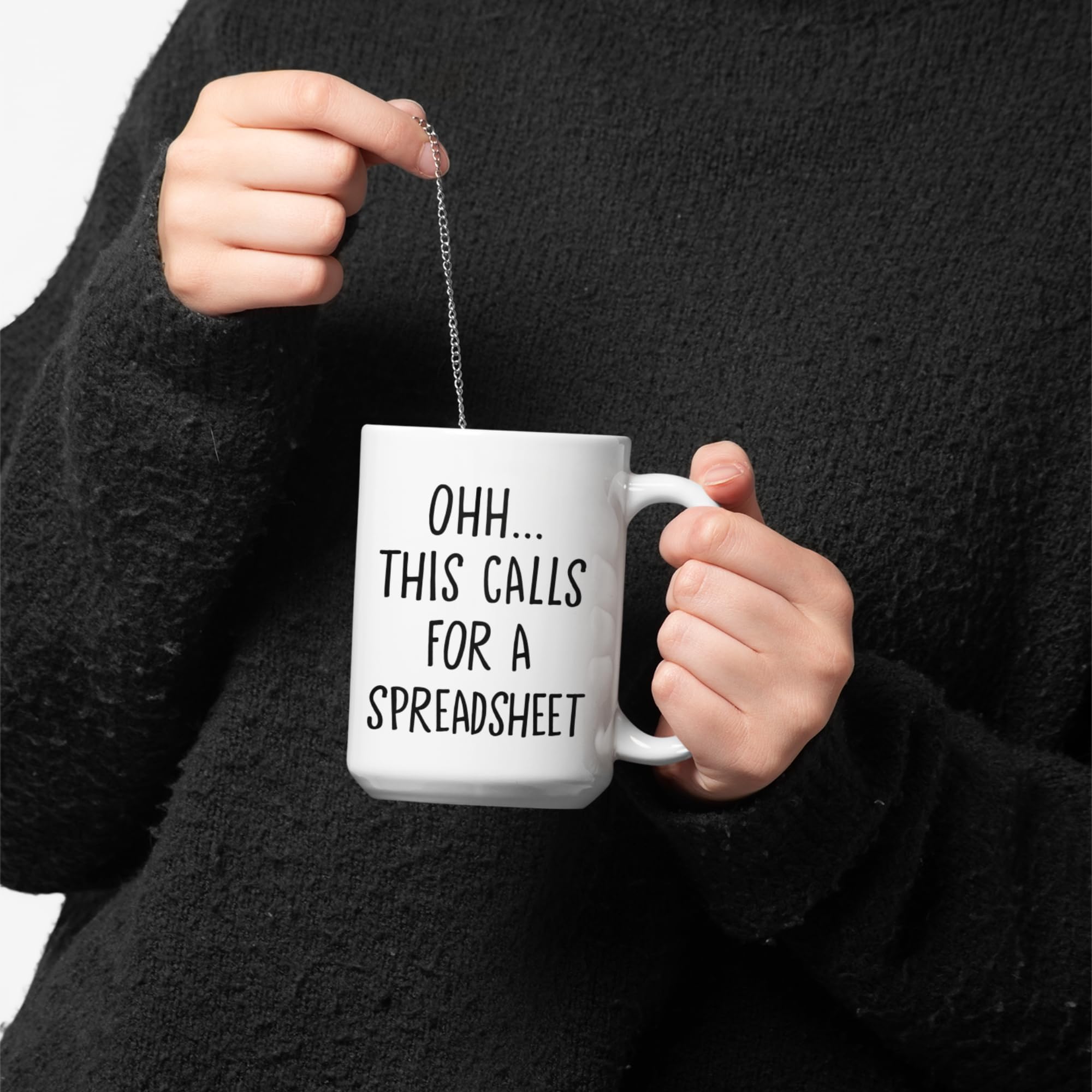 Livinges comfy grip handle close-up highlights ergonomic hold for comfortable use.