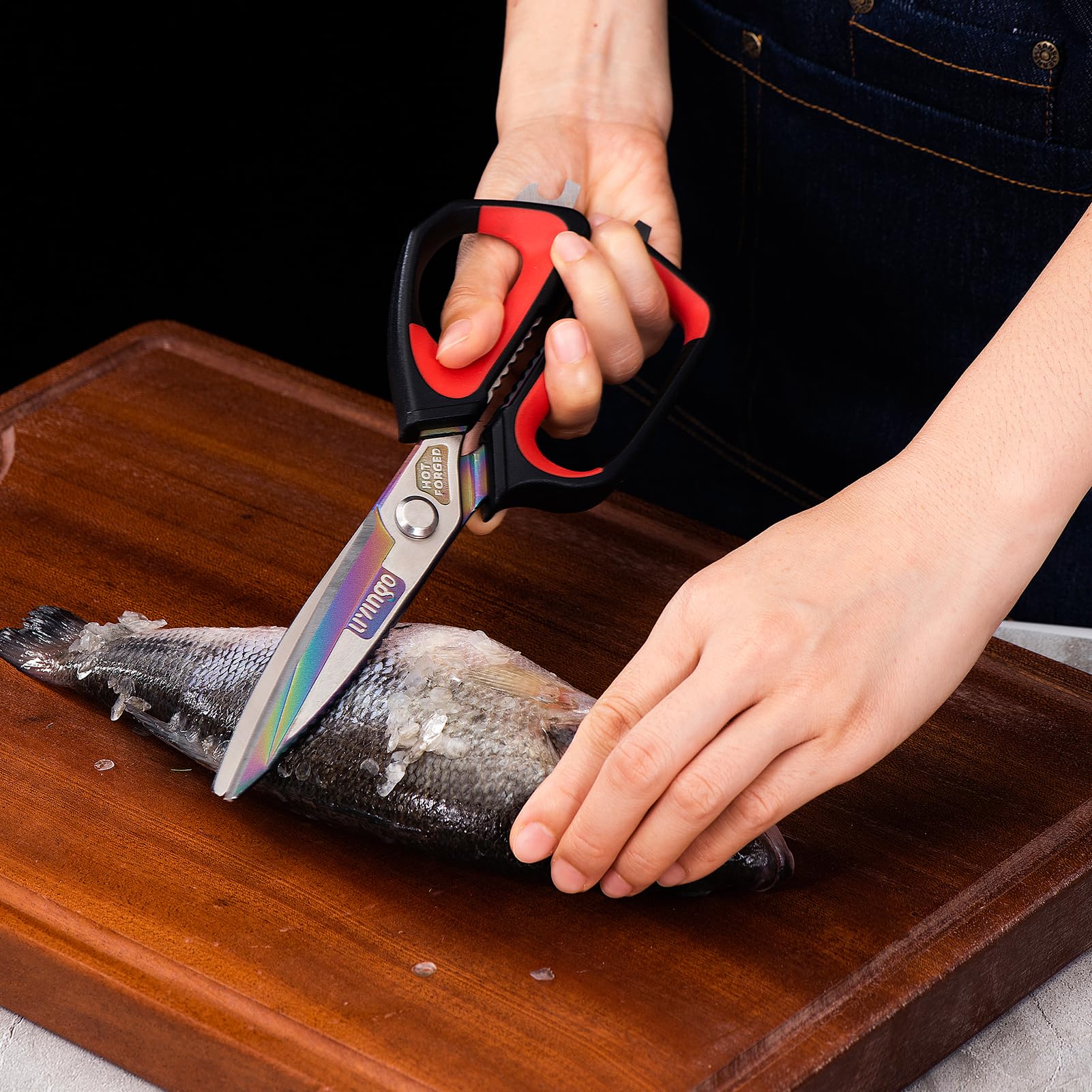 LIVINGO heavy-duty kitchen shears are dishwasher safe for easy cleanup