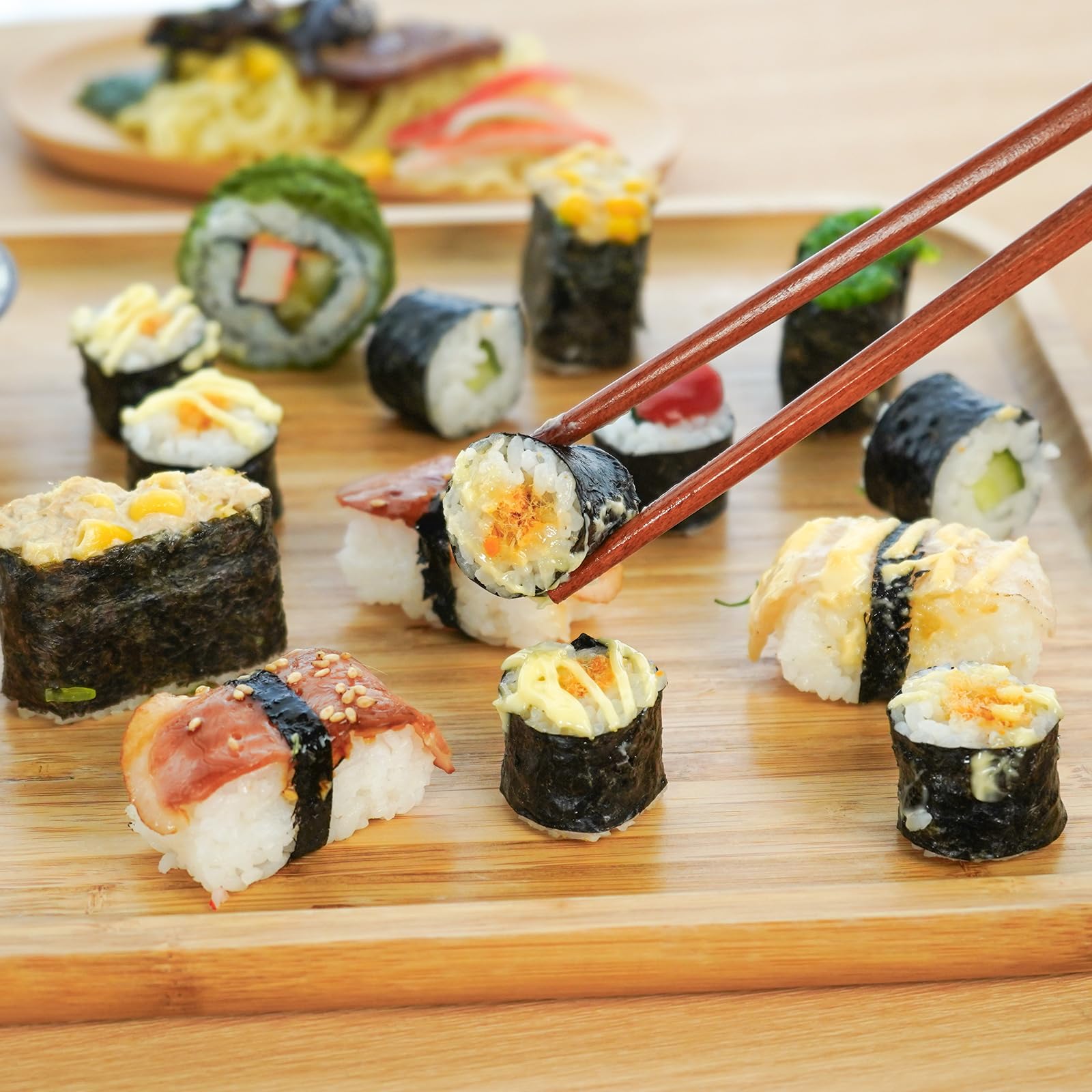 LIXTONGR 9-inch non-slip chopsticks provide confident handling during meals.