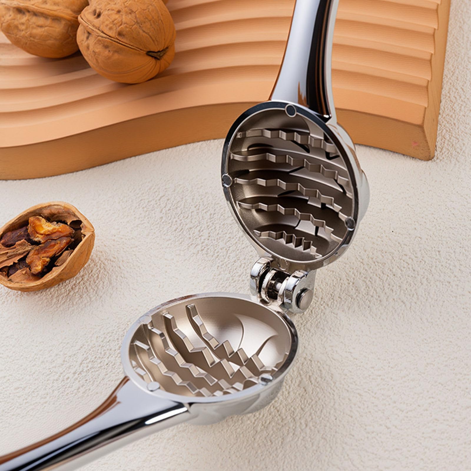 Loceast Lotus Petal Blade grips walnuts firmly and breaks shells cleanly
