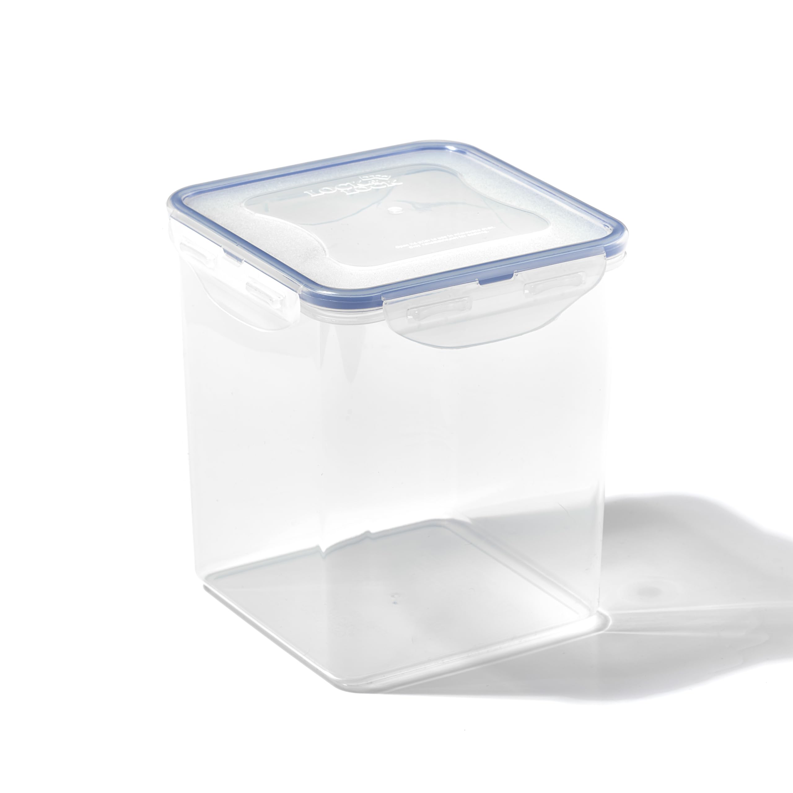LocknLock airtight 4-hinge seal protects contents and reduces spills.