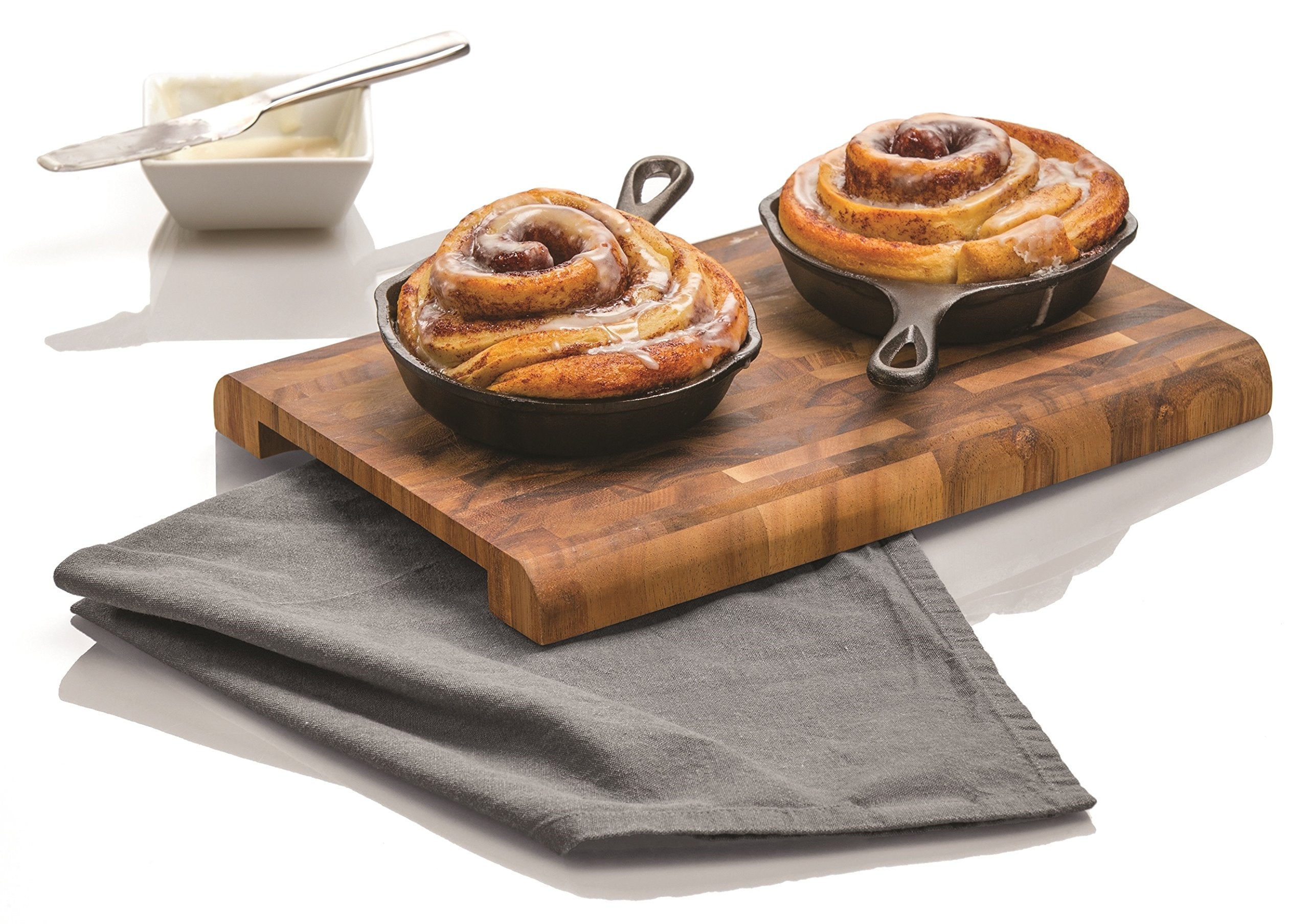 Lodge H5MS seasoned finish demonstrates natural nonstick potential.