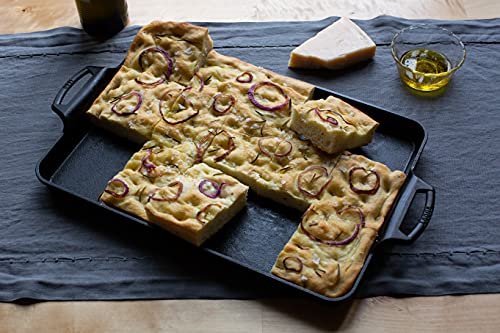 Lodge pan features a seasoned surface ready to use straight away.