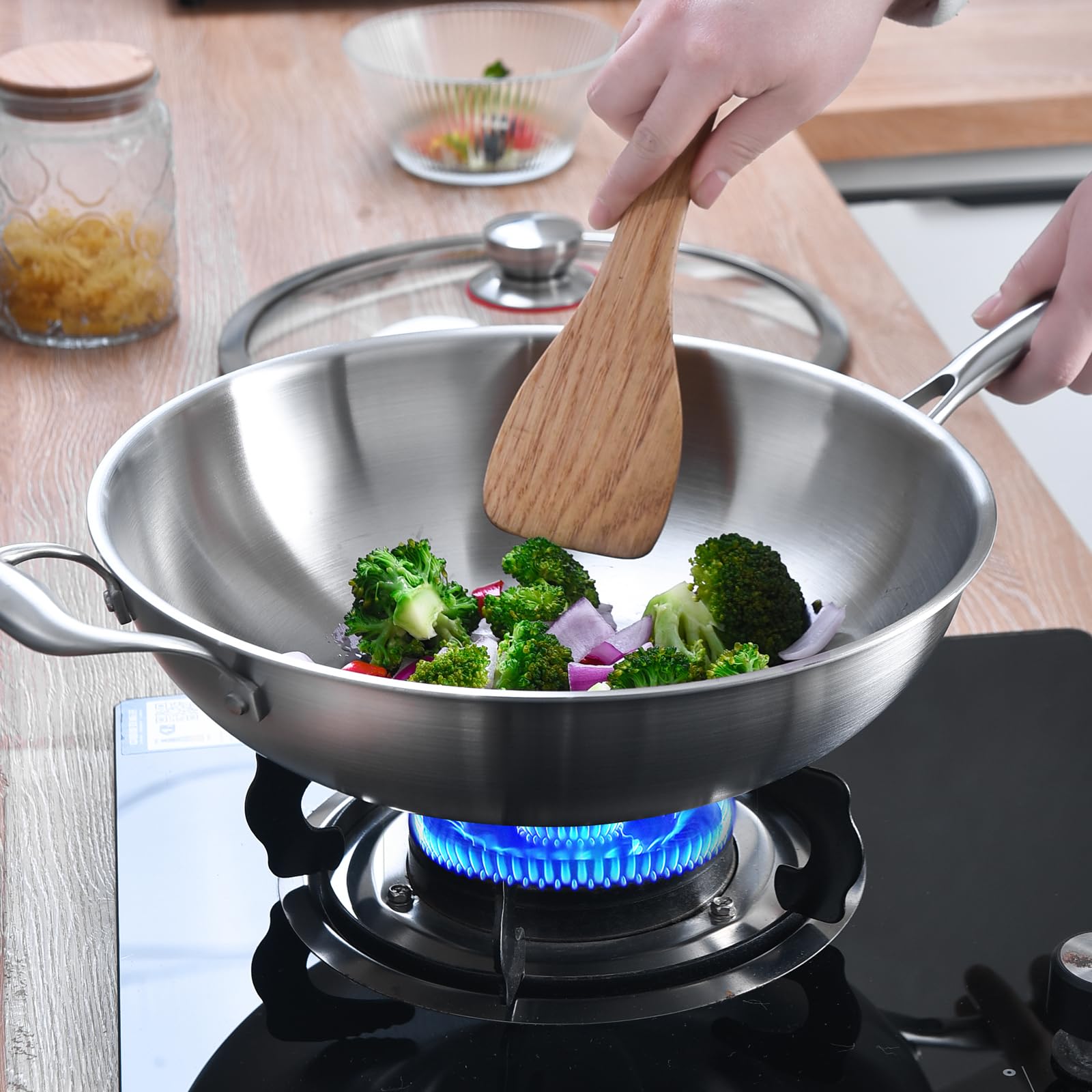 LOLYKITCH Wok is oven-safe for finishing dishes evenly.