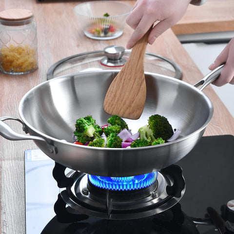 LOLYKITCH Wok is oven-safe for finishing dishes evenly.