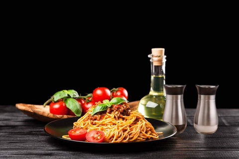 Lonffery on-table setup illustrates compact and travel-friendly dining companion.