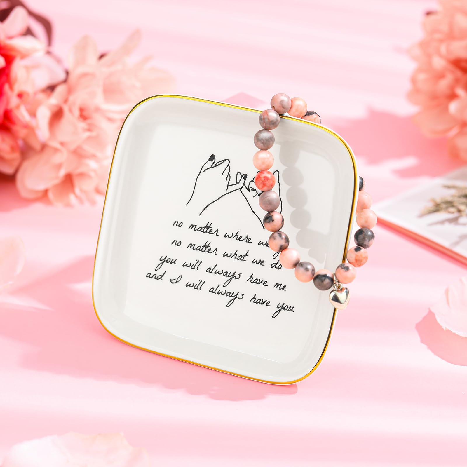 Looca natural rose-scented candle with calming aroma.