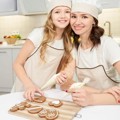 LotFancy easy-cut tipless design creates varied frosting shapes.