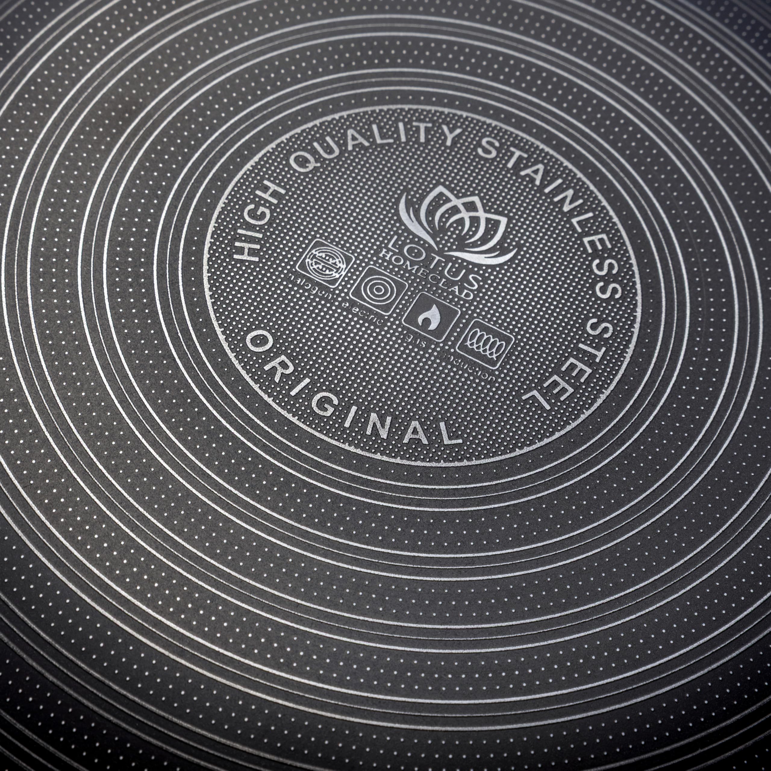 Lotus Homeclad Hybrid Wok Pan tempered glass lid provides clear monitoring of simmering