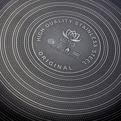 Lotus Homeclad Hybrid Wok Pan tempered glass lid provides clear monitoring of simmering