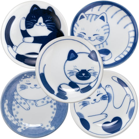 LOVE LOVE JAPAN sleeping cat small plates set for sushi and desserts at home.