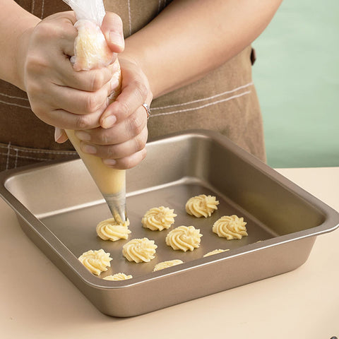 LoveBB non-slip textured piping bags provide secure grip during decorating