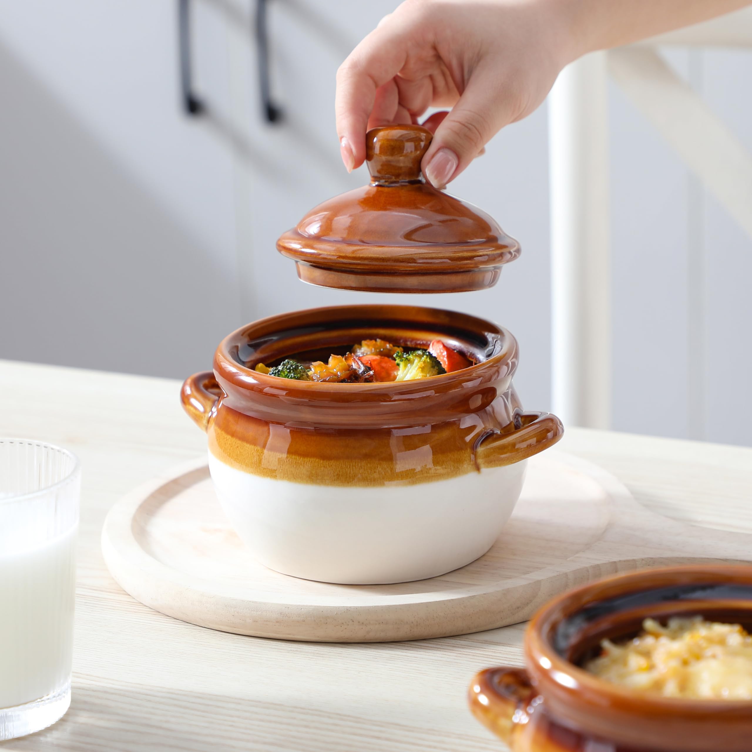 LOVECASA easy-clean glazed interior and exterior – resists odors and stains.