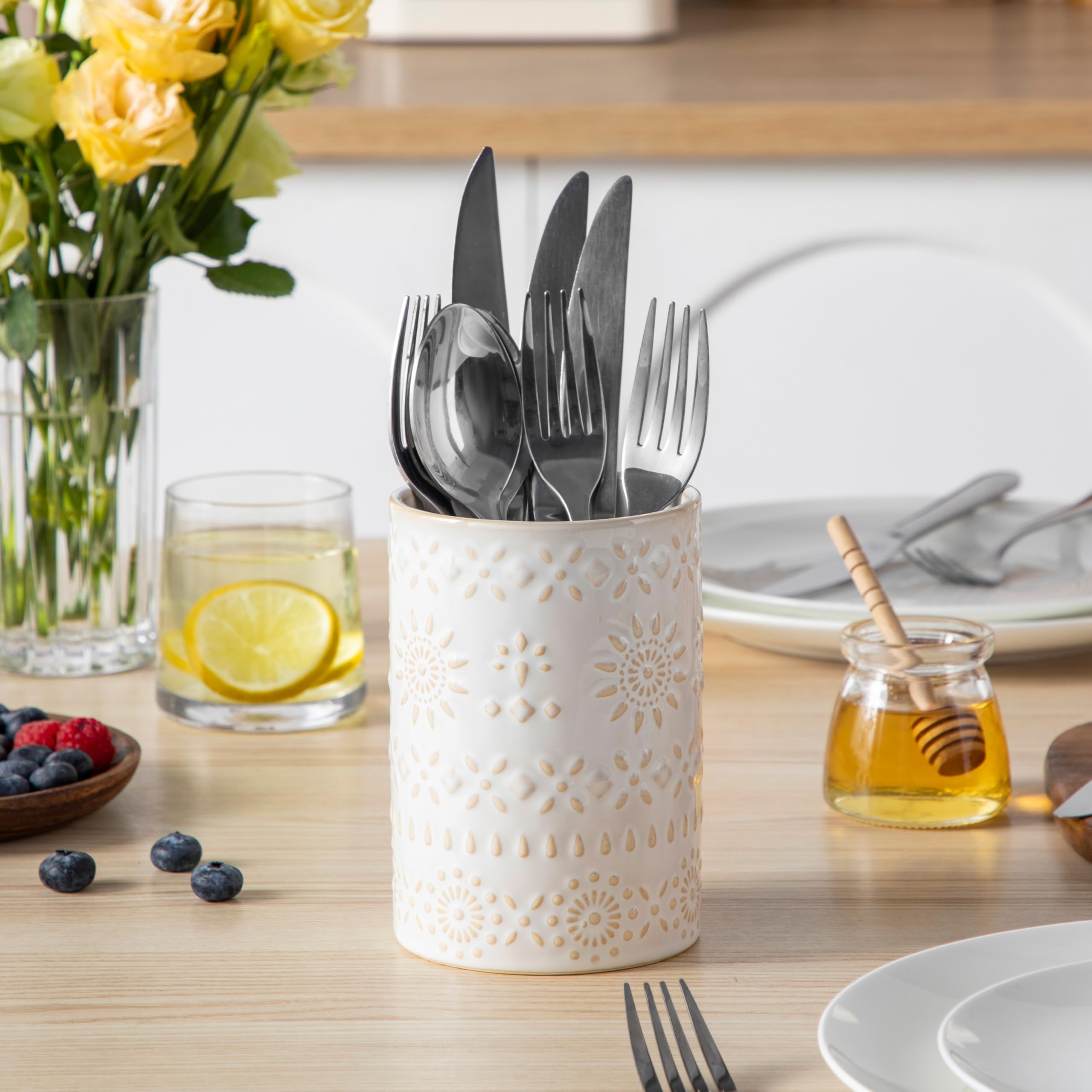 LOVECASA Oasis anti-slip surface helps keep holders steady during cooking