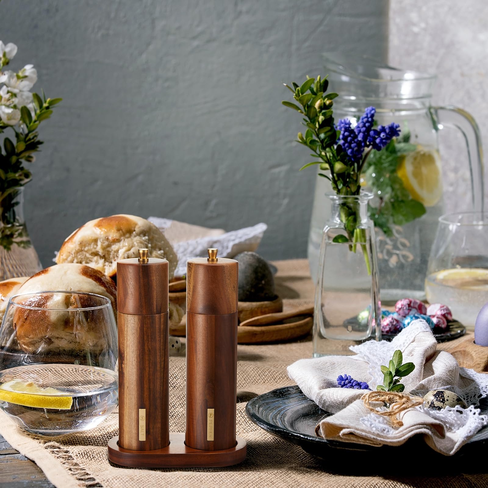 LOYIM metal labels clearly distinguish salt and pepper shakers