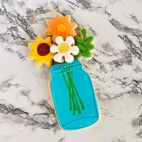 LUBTOSMN flower cutters make thoughtful gifts for bakers.