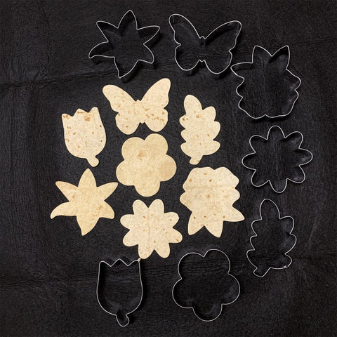 LUBTOSMN oak leaf cutter adds natural design to snacks.