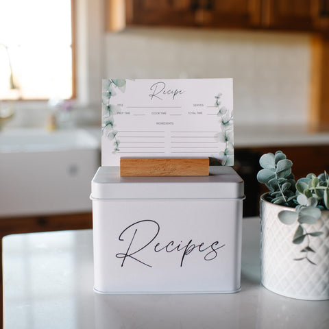 Luci & Lia 12 dividers help sort recipes by category for quick access.