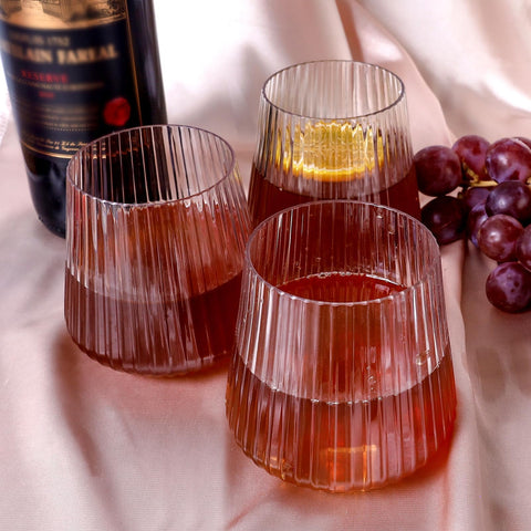 Lueumxc catering-ready wine cups, ideal for weddings and corporate functions.
