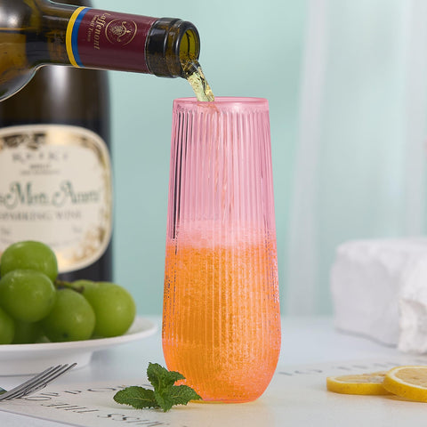 Lueumxc outdoor friendly plastic wine glasses resist shattering poolside