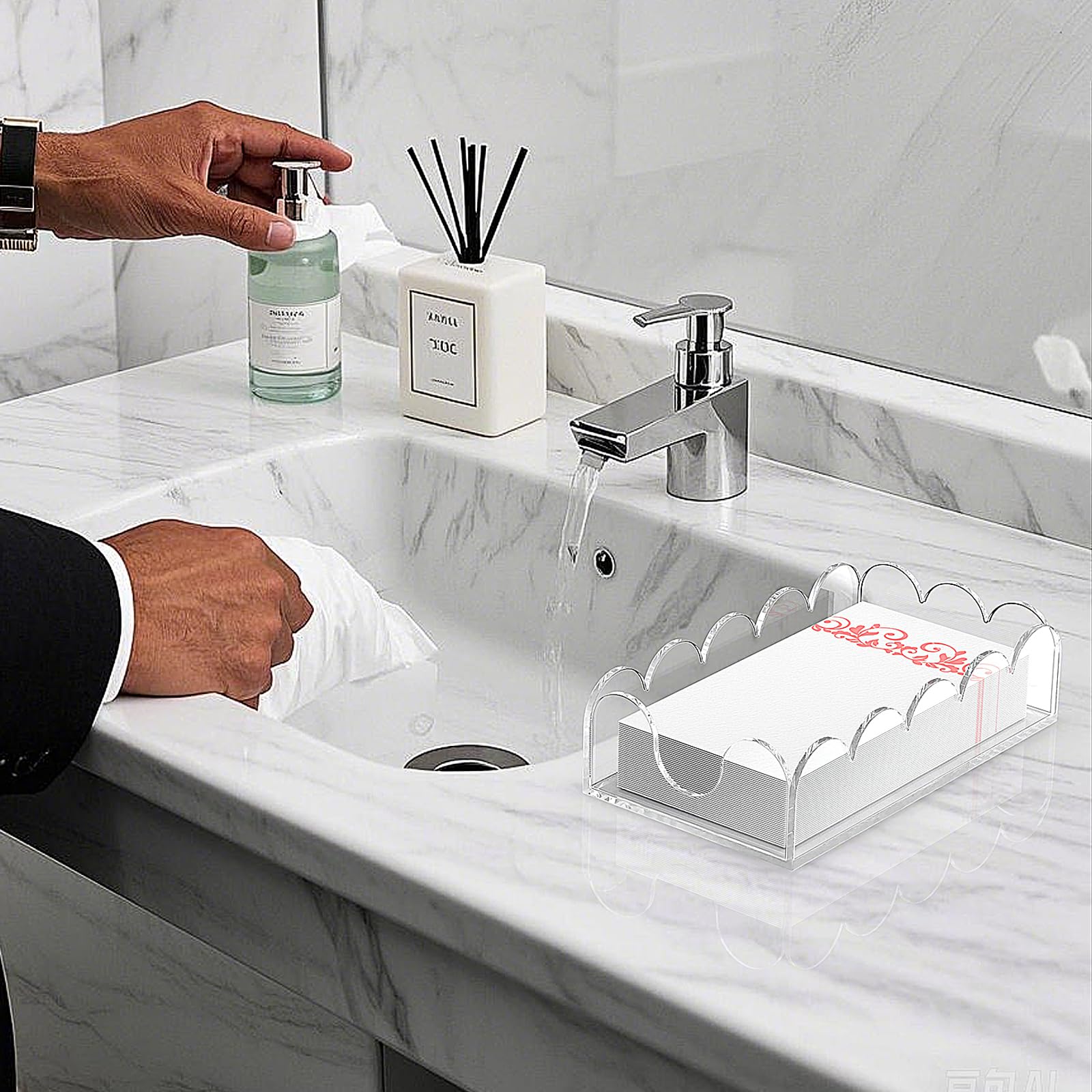 LUGUNU non-slip pads keep the holder stable on countertops.