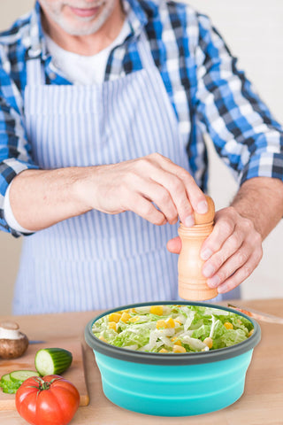 Lunememo durable blue containers for leftovers and meal prep.