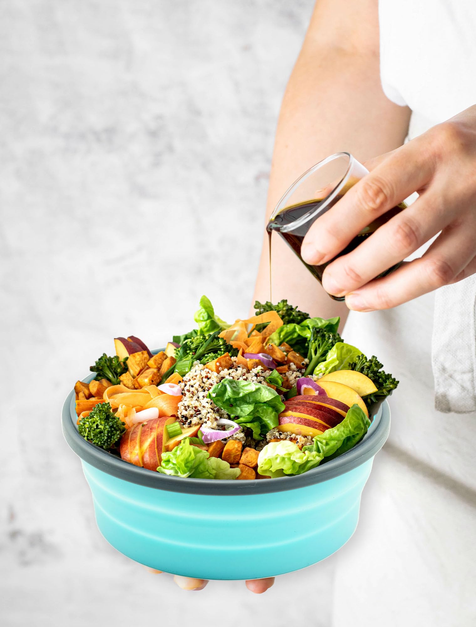 Lunememo travel-friendly lunch box, lightweight for on-the-go meals.