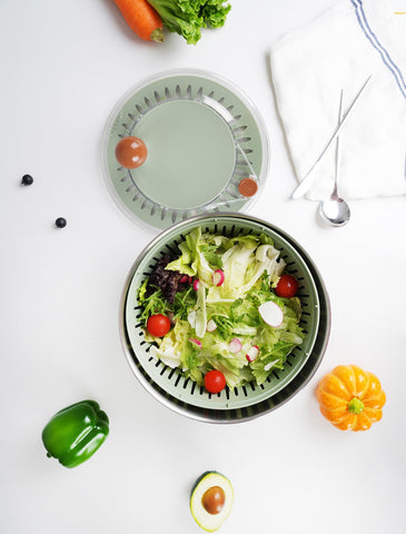 Lunememo sturdy stainless bowl doubles as serving dish